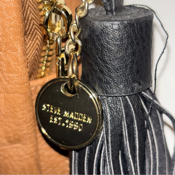 Steve Madden BGlamm Crossbody Bag - Picture 3 of 11